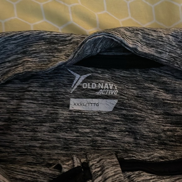 Old navy activewear pullover shirt - Picture 2 of 3